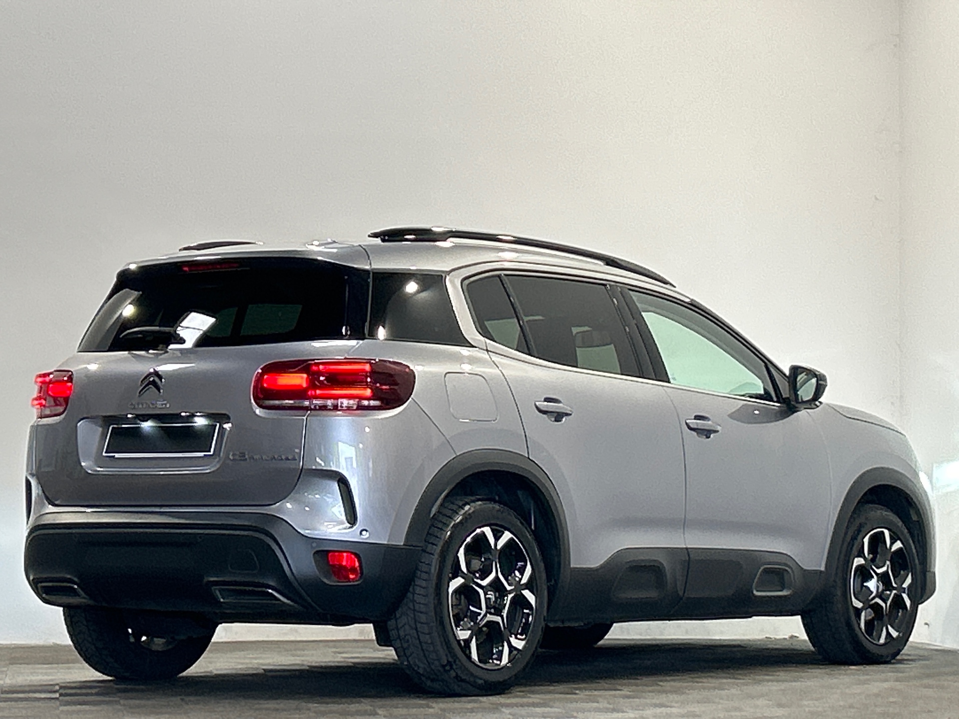 Photo 3 du véhicule CITROEN C5 AIRCROSS