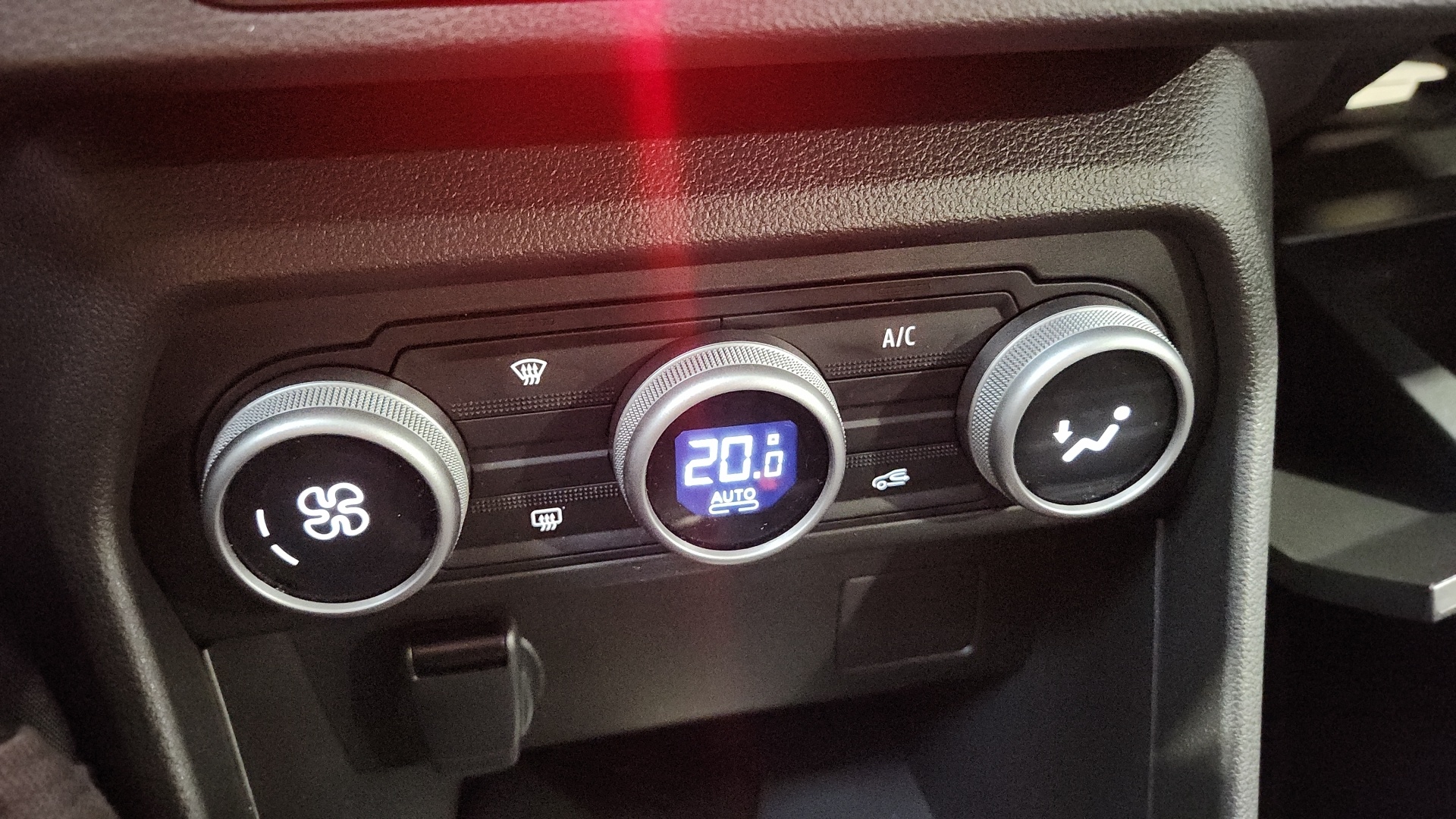Photo 19 du véhicule DACIA SANDERO