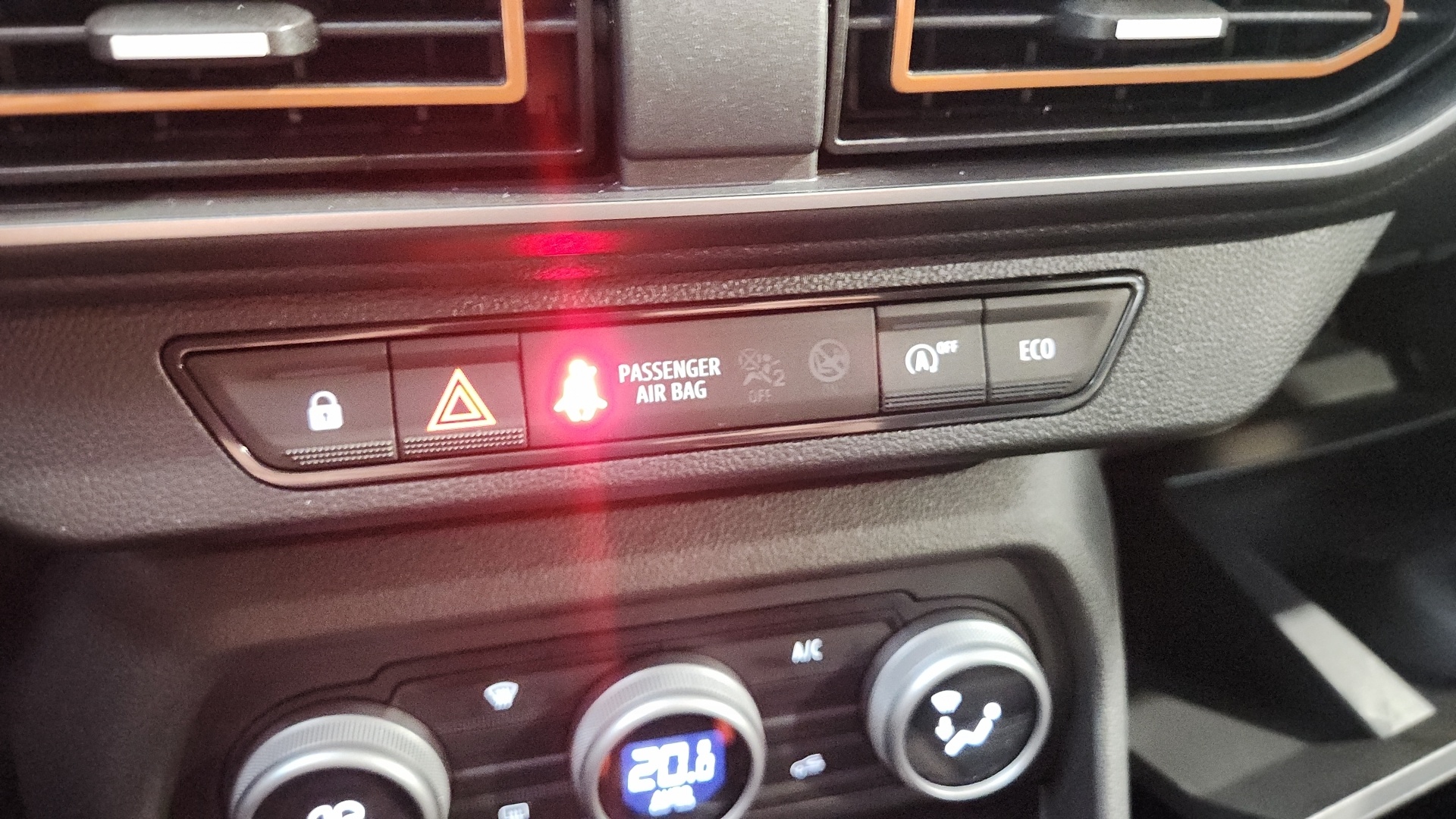 Photo 18 du véhicule DACIA SANDERO