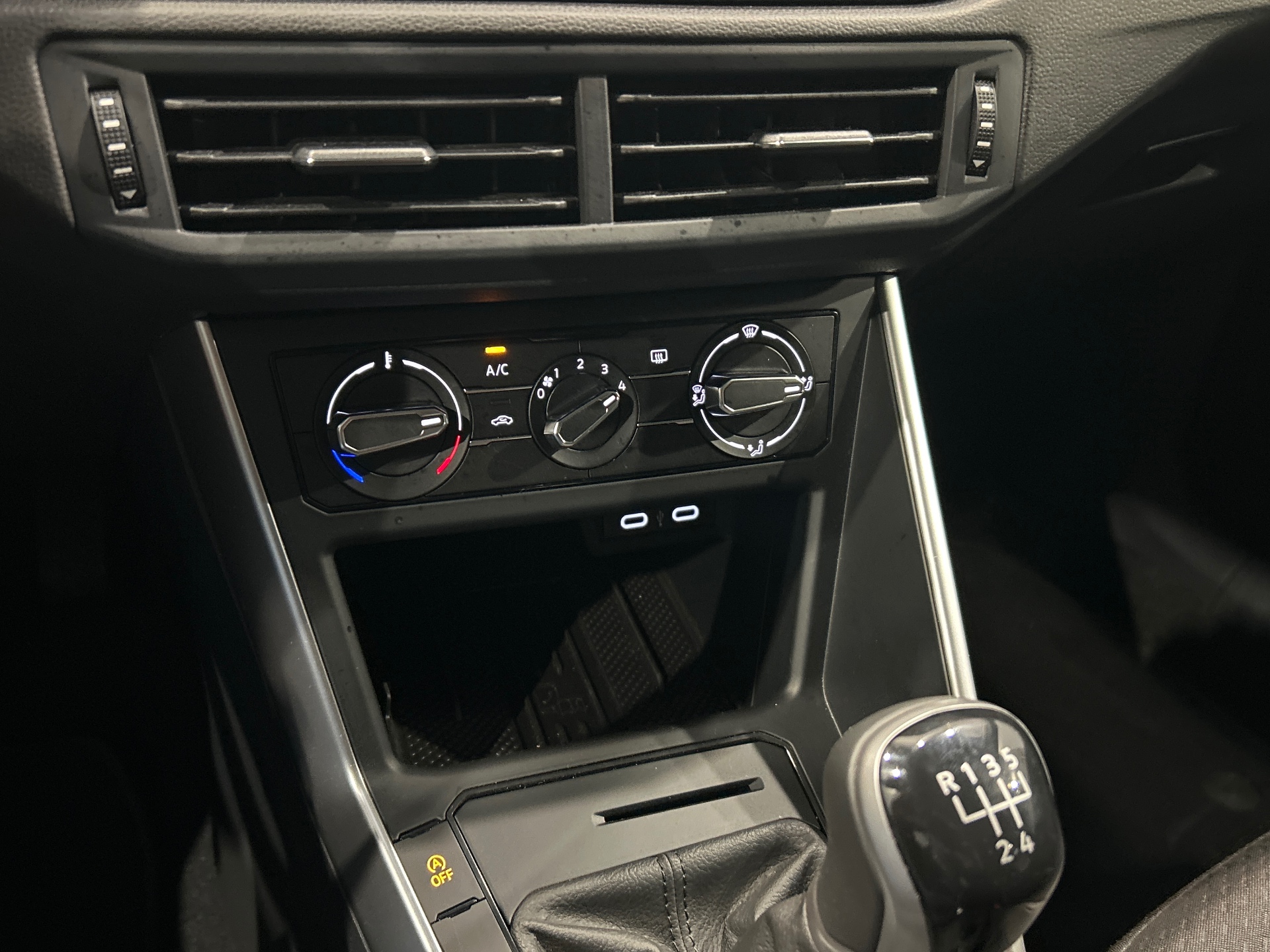 Photo 17 du véhicule VOLKSWAGEN POLO