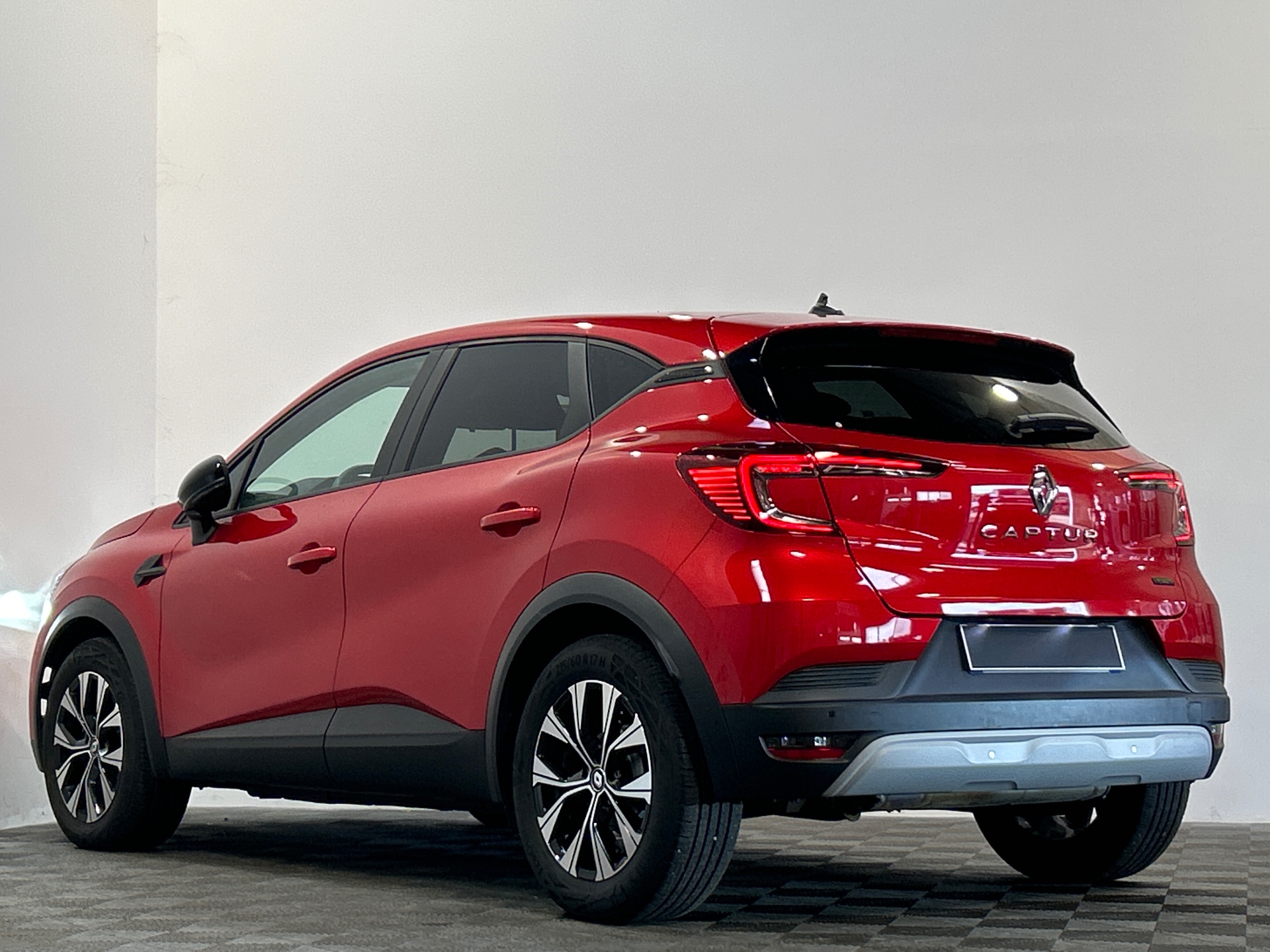 Photo 4 du véhicule RENAULT CAPTUR