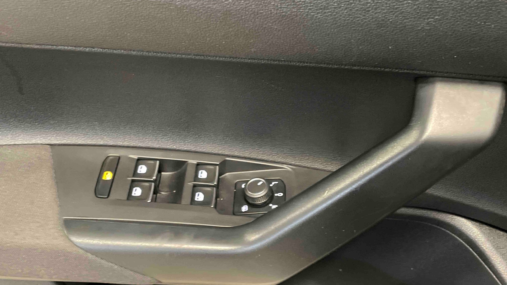 Photo 25 du véhicule VOLKSWAGEN POLO