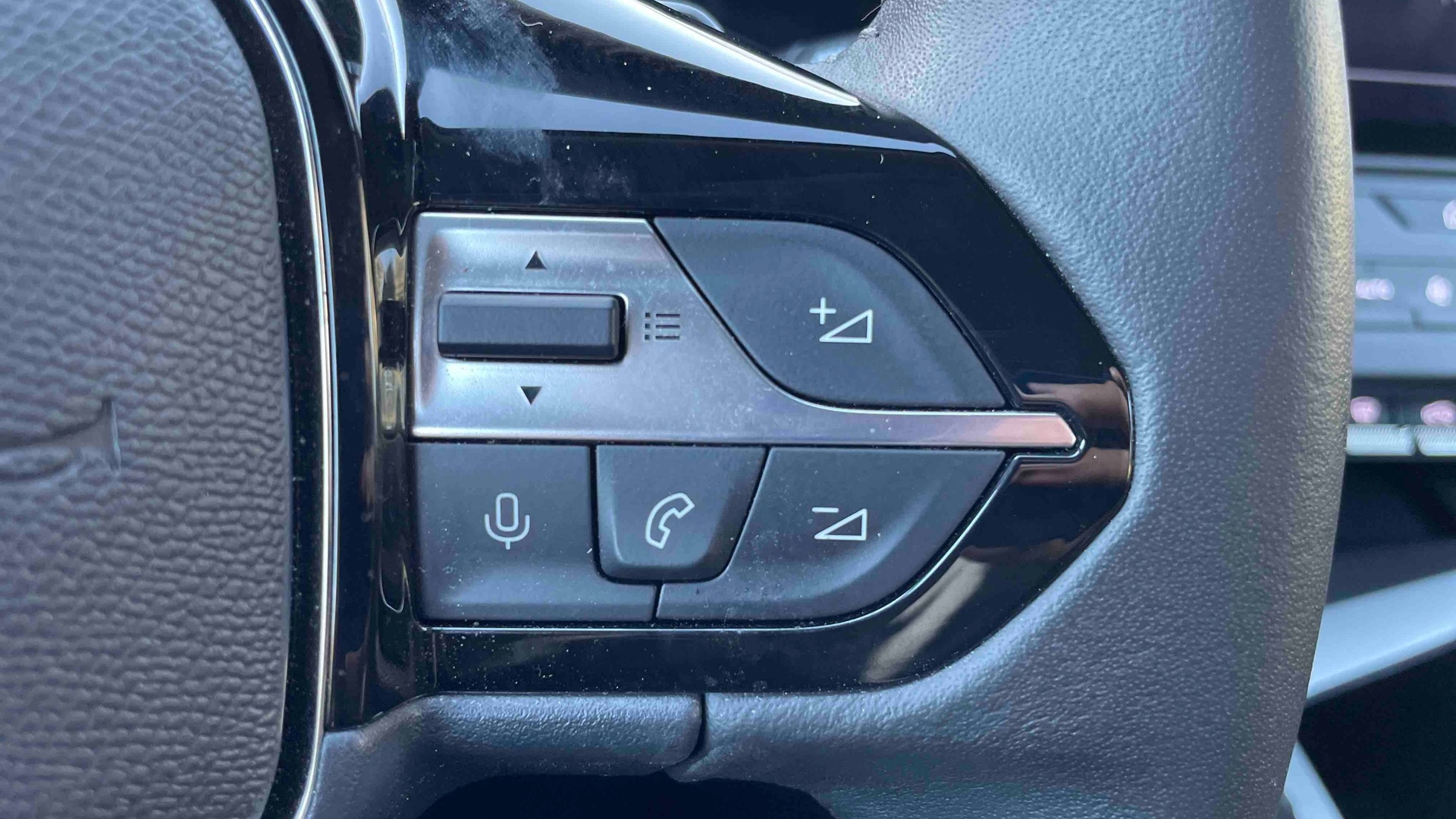 Photo 18 du véhicule PEUGEOT 308