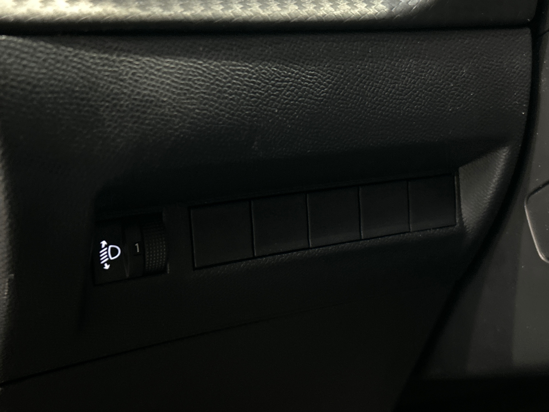 Photo 33 du véhicule PEUGEOT 2008