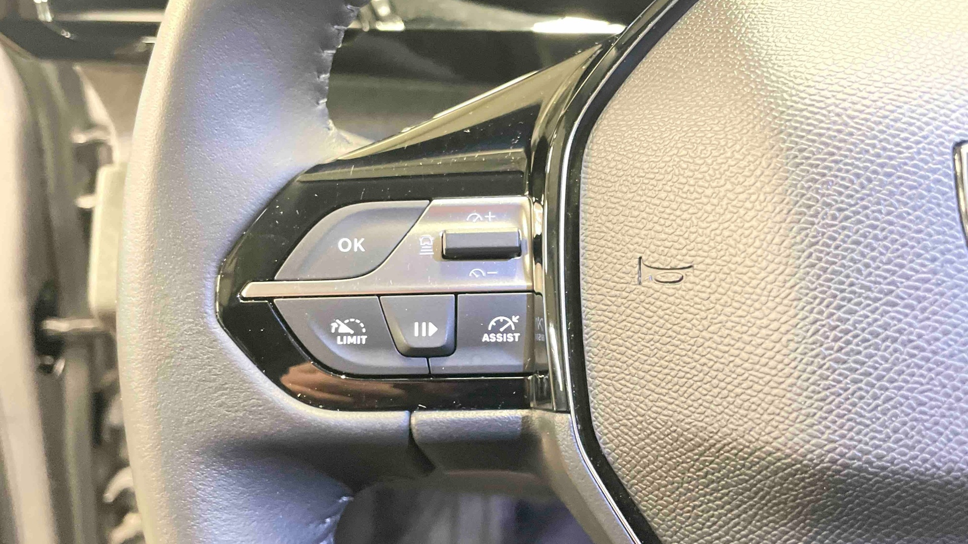 Photo 23 du véhicule PEUGEOT 308