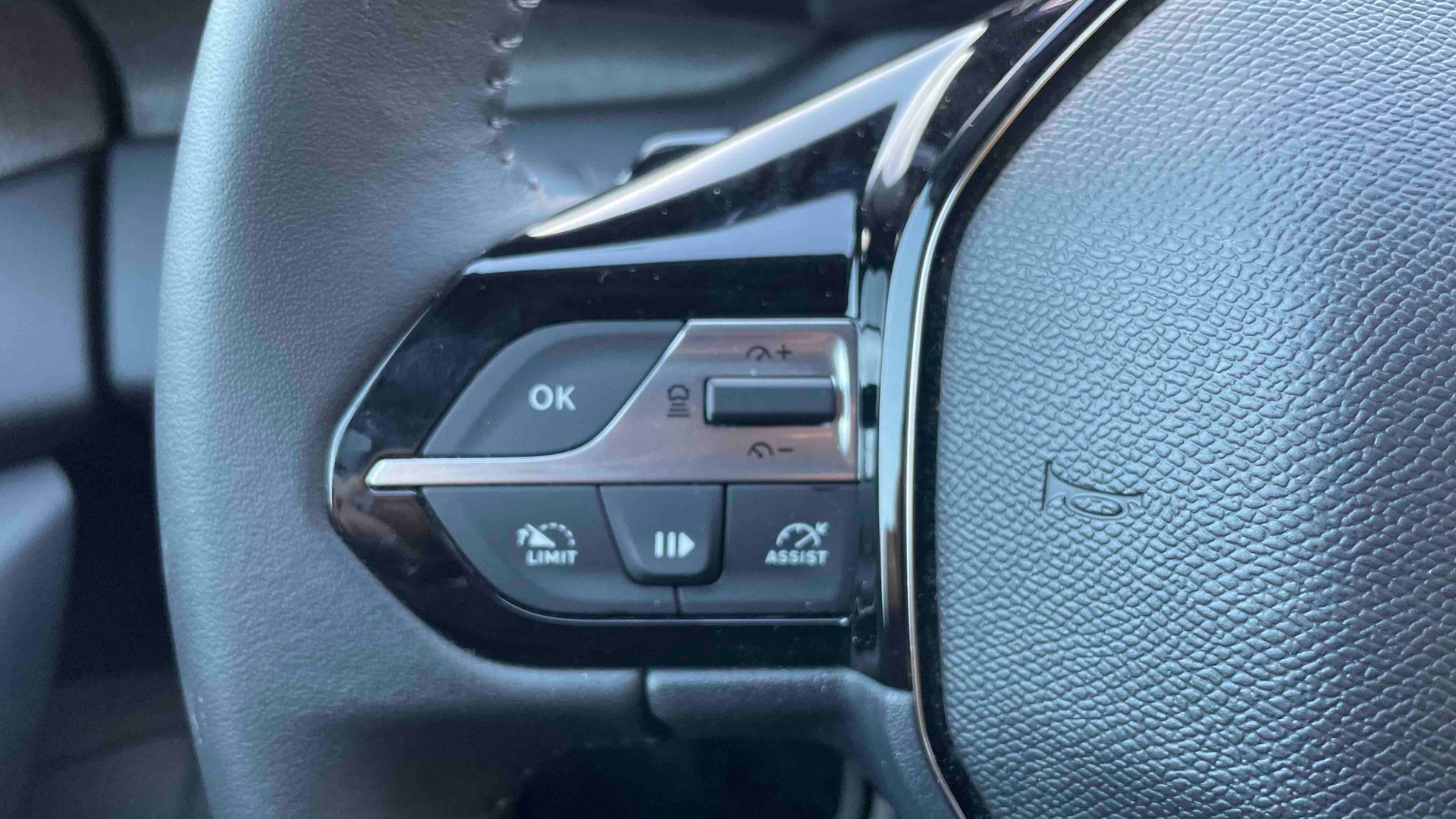Photo 17 du véhicule PEUGEOT 308