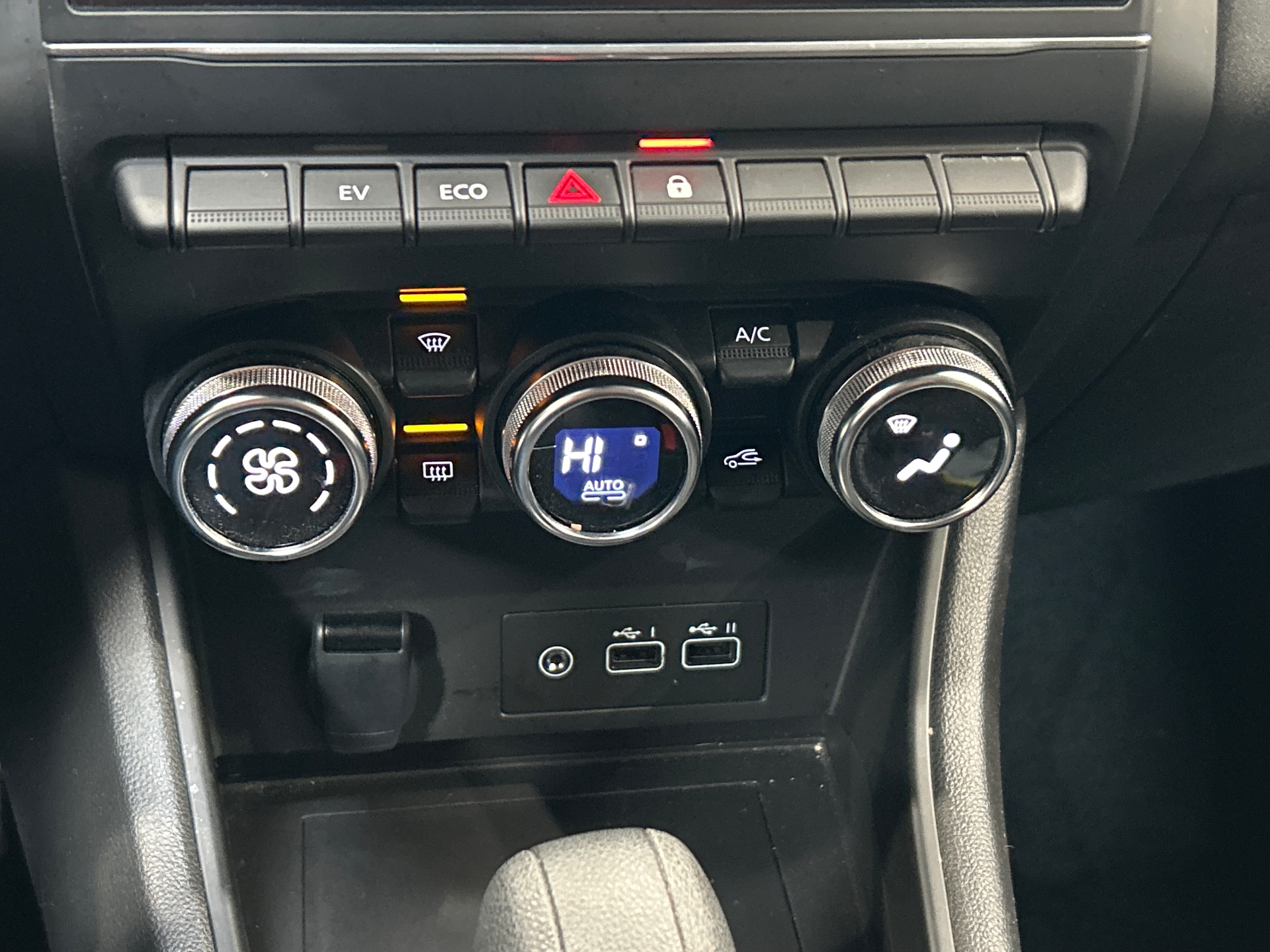 Photo 16 du véhicule RENAULT CAPTUR