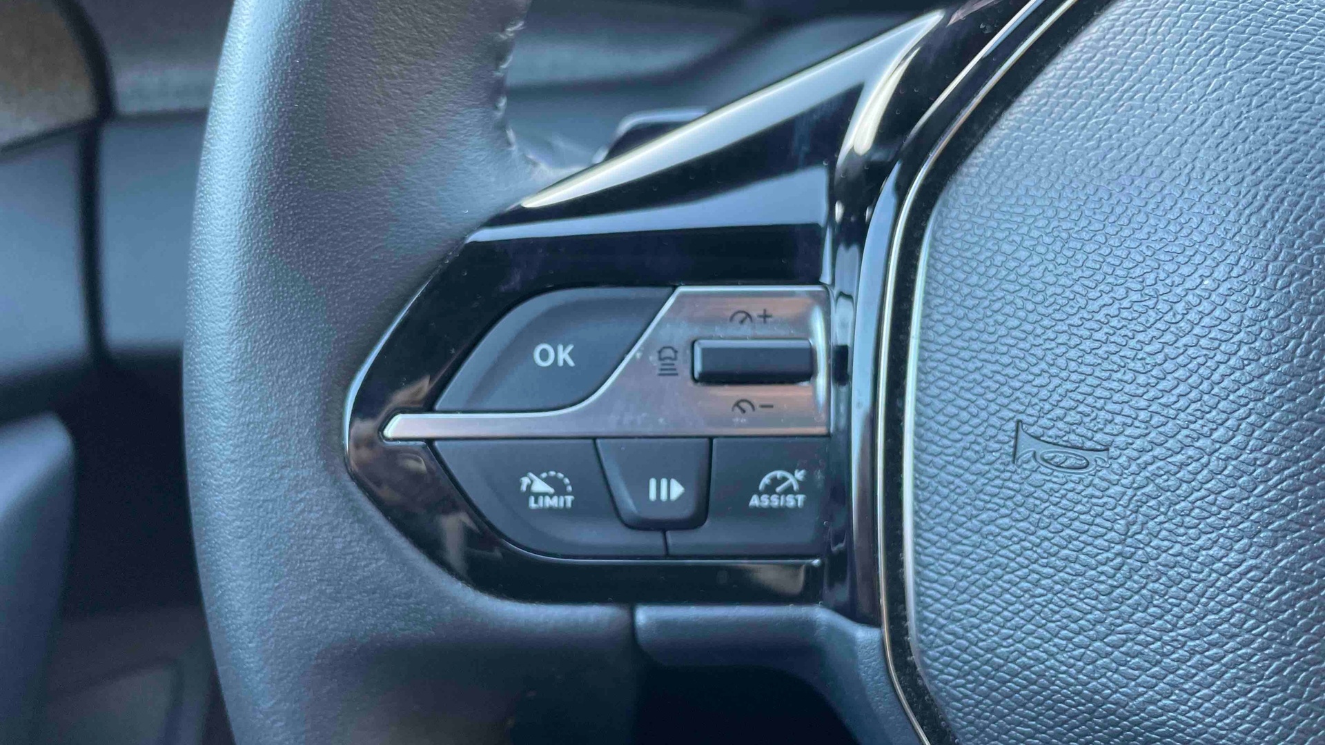 Photo 17 du véhicule PEUGEOT 308