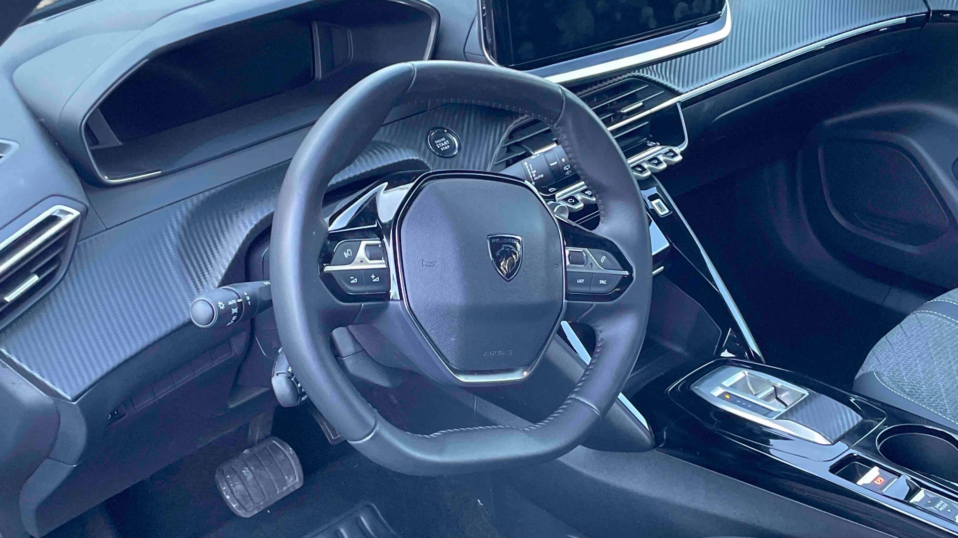 Photo 8 du véhicule PEUGEOT 2008