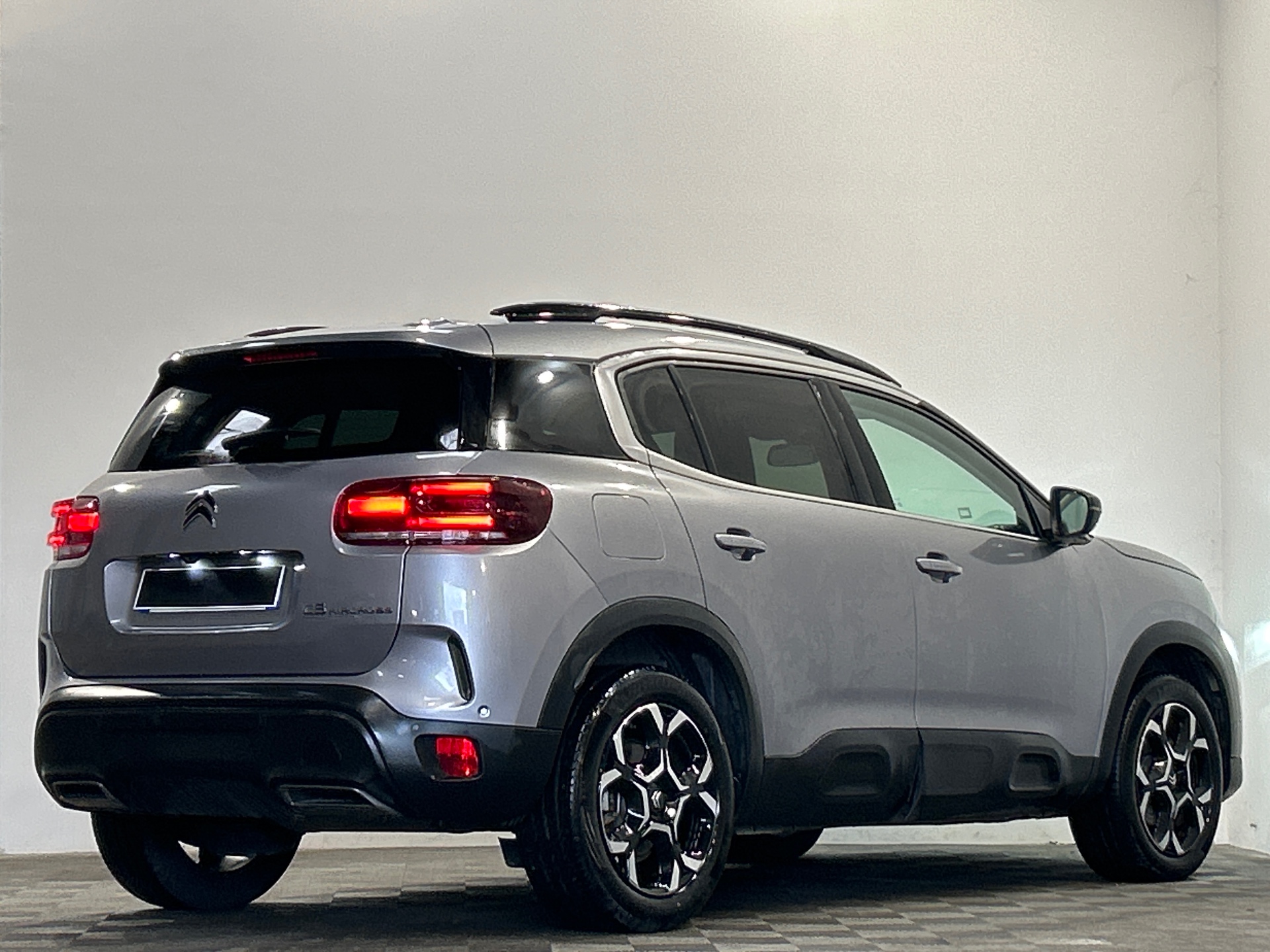 Photo 3 du véhicule CITROEN C5 AIRCROSS
