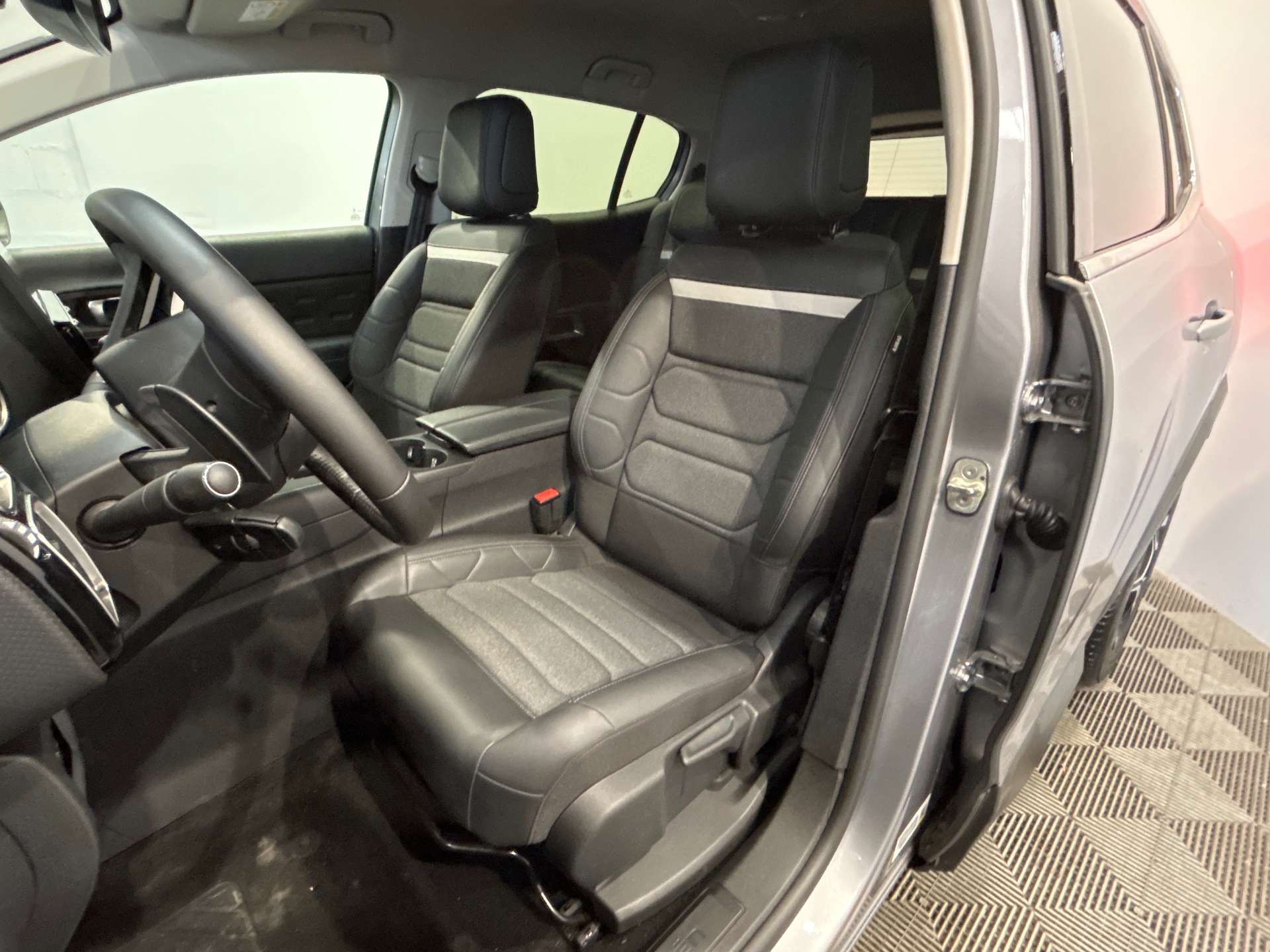 Photo 9 du véhicule CITROEN C5 AIRCROSS