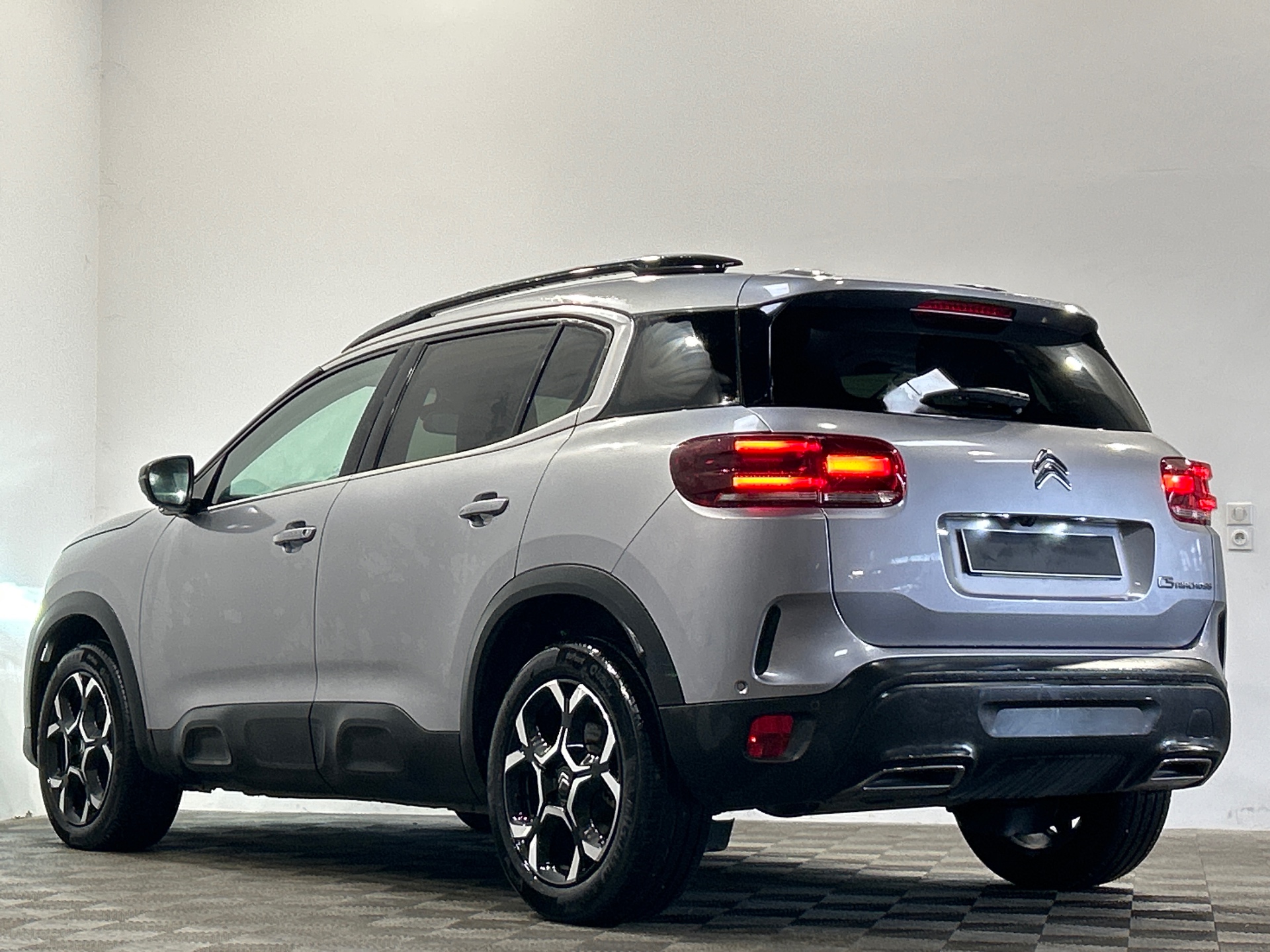 Photo 4 du véhicule CITROEN C5 AIRCROSS